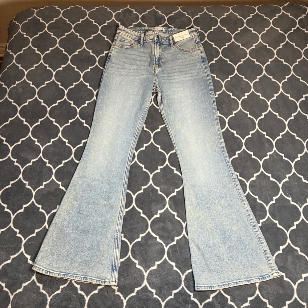 Abercrombie & Fitch The Vintage Flare High Rise Jeans Light Wash Size 29 8R